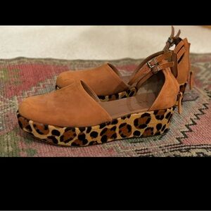 GEE WAWA WEDGE LEOPAED PRINT SHOES 



SIZE 10